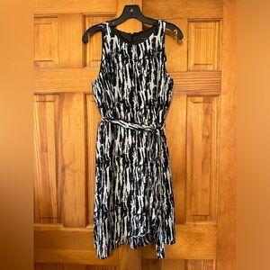 Ann Taylor Sleeveless Dress. 100% Silk. Black & Cream Print.